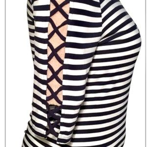 Striped. Stretch Cut off Short Sleeves Top